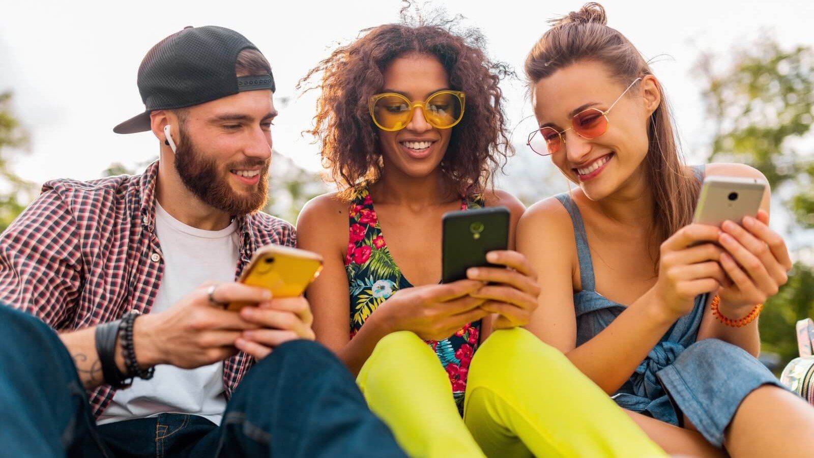 Brasileiros ficaram em média 5,3 horas por dia no smartphone